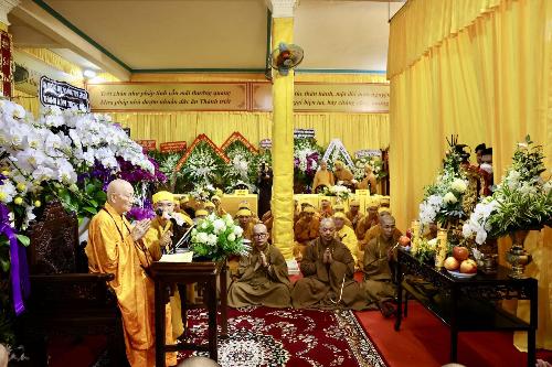 Đồng Nai: Lễ Bố-tát và dâng hoa đăng tưởng niệm Trưởng lão Hòa thượng Thích Giác Quang